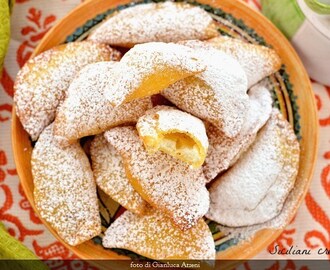 Ravioli dolci fritti di ricotta (cassatelle siciliane)
