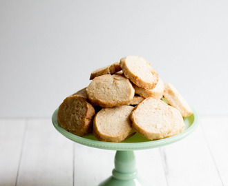 shortbread cookies // coconut + macadamias