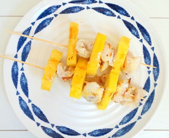 Brochettes de joues de lotte au safran et ananas (Skewers of monkfish cheeks with saffron and pineapple)