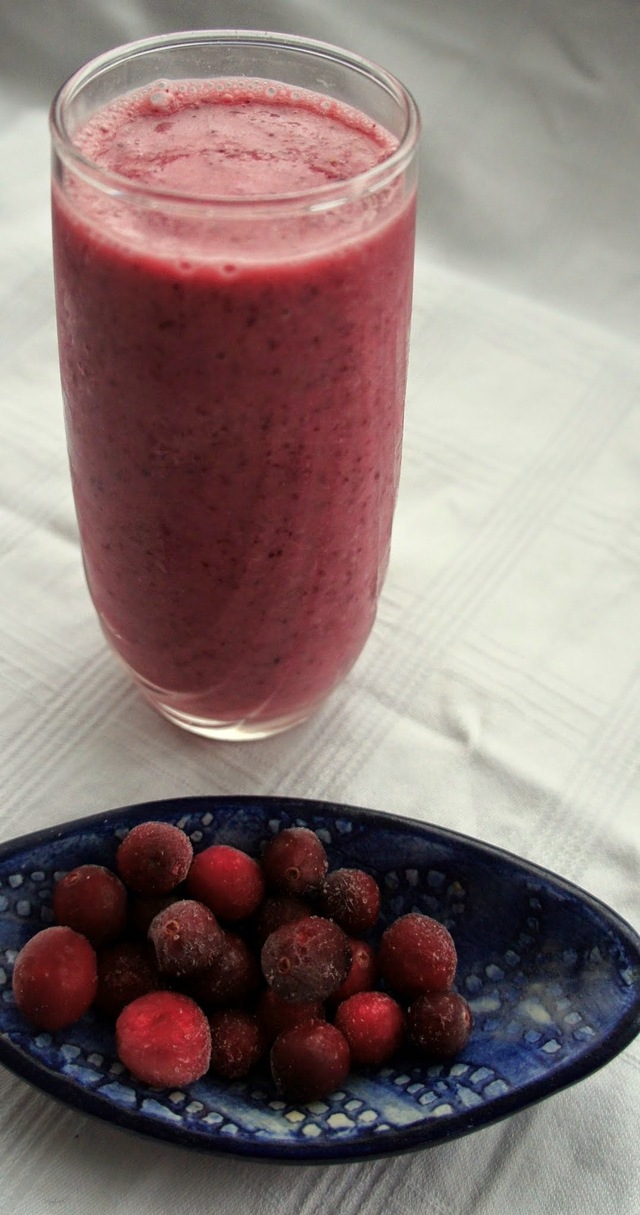 Berry citrus blitz smoothie, from Emily's 100 Best Juices, Smoothies and Health Snacks