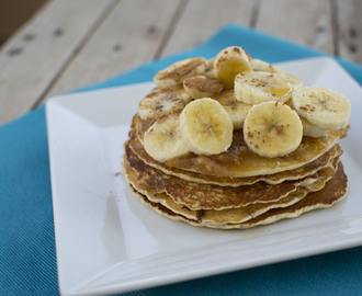 vegan pancakes με μπανάνα και φυστικοβούτυρο