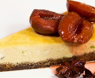VIDEORECEPT: Perníkový cheesecake so slivkovou omáčkou (jeden z najlepších, aké som kedy jedla)
