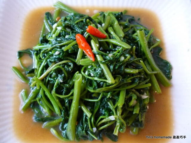 Stir Fry Water Spinach (Pak Bung Fai Daeng) 酱炒蕹菜 - Featured in Group Recipes