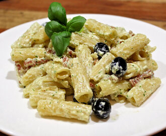 Recept | Penne met pancetta, ricotta en olijven