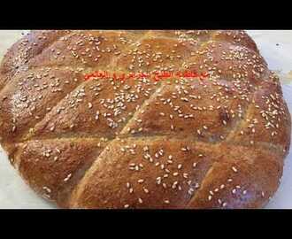 خبز الدار بدقيق القمح الكامل مع طريقة جديدة و سهلة لخبز الخبز و تزيينه ل...