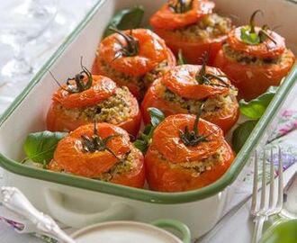 Fyllda tomater med rostad vitlökssås