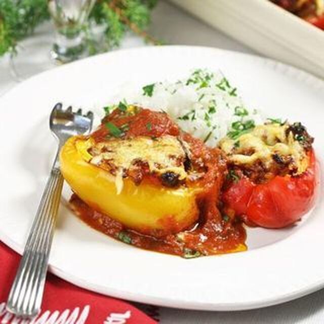 Färsfyllda paprikor med tomatsås