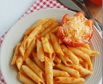 Penne pasta with tomato sauce