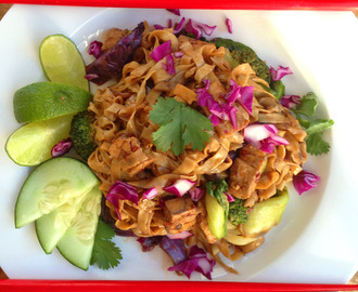 Spicy Indonesian Street Cart Noodles – Mie Goreng – with Vegan Chicken (and Crispy Shallots)