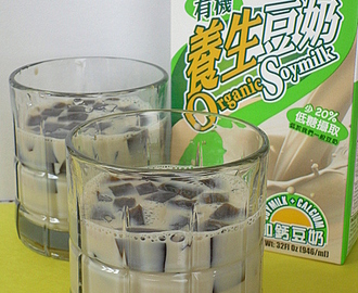Herbal Grass Jelly with Soy Milk
