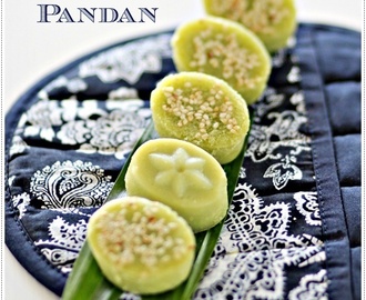 Kuih Bakar Pandan (Baked Pandan Cake) 烤香兰糕