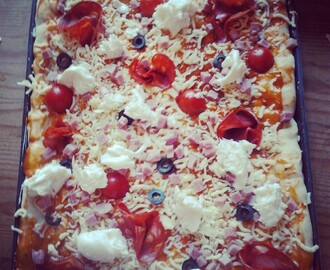 Massa pizza tipo Pizza - Hut + Molho de Tomate e Manjericão