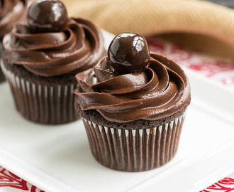 Perfect Chocolate Cupcakes #SundaySupper