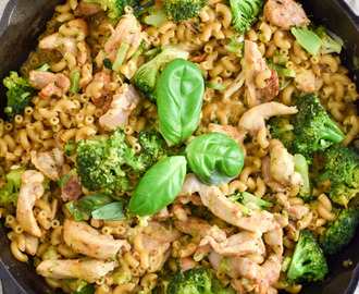 Eenpans macaroni met broccoli en kip