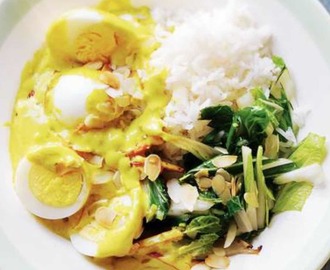 Ei­e­ren in ge­le cur­ry­saus