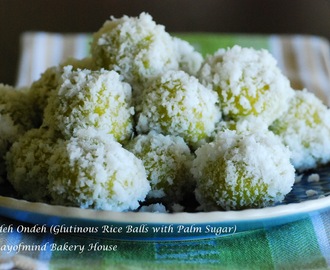 Ondeh Ondeh (Glutinous Rice Balls with Palm Sugar) 红薯耶丝糥米球