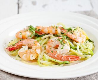 Courgette spaghetti with shrimp and coconut