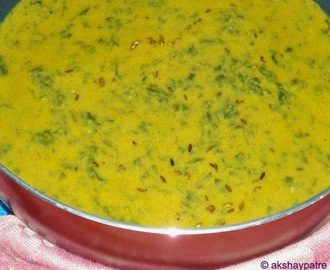 Coconut based spinach dal  curry / palak dal ambat