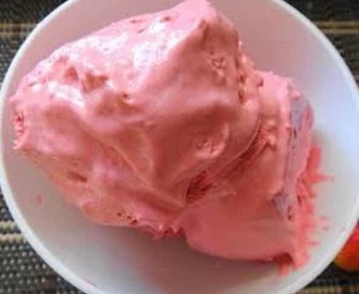 Sorvete de morango com iogurte 