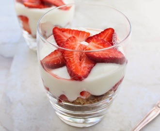 Healthy Strawberry Shortcake Parfaits