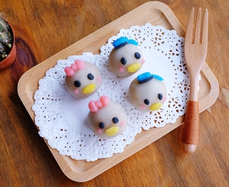 Tsum Tsum Donald & Daisy Snowskin Mooncakes