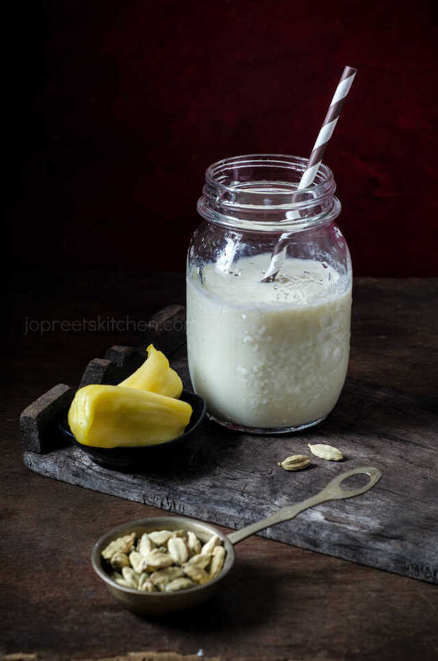 Cardamom flavored Jackfruit Milkshake / Palapazham Milkshake
