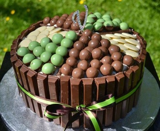 Ultimate Chocolate Birthday Cake with White Chocolate Frosting #Bakeoftheweek