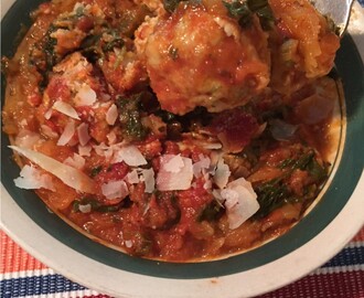 Baked Turkey Meatballs with Spaghetti Squash and Spinach Tomato Sauce