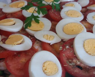 Salada de Atum, Camarão, Ervilhas, Batatas e Ovos