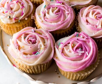 How to Pipe a Two-Toned Frosting Rose   Video