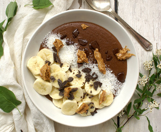 Hot chocolate smoothie bowl / Smuti bovla: vroča čokolada