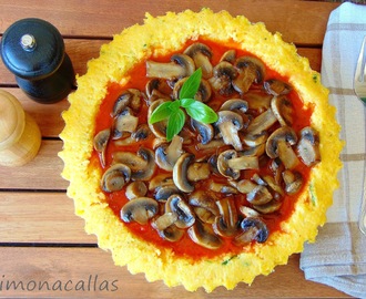 Polenta Tart with Mushrooms and Tomato Sauce / Tartă de mămăligă cu sos tomat  şi ciuperci