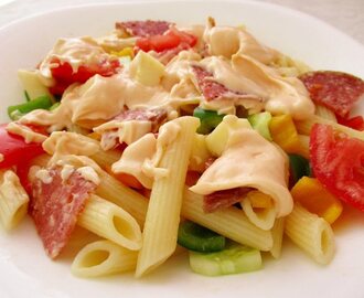Δροσερή πολύχρωμη σαλάτα με πένες / Cool colorful pasta salad