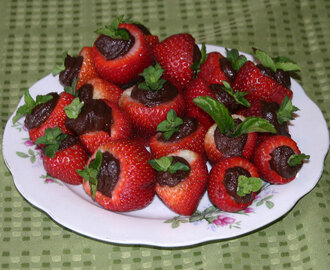 Carob Stuffed Strawberries – AIP/Paleo/Vegan