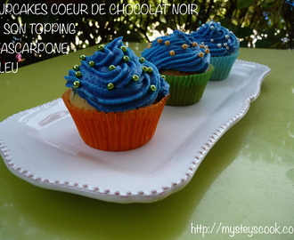 Cupcakes au coeur de chocolat noir & son topping au mascarpone bleu
