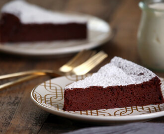 Intense Chocolate Mousse Cake