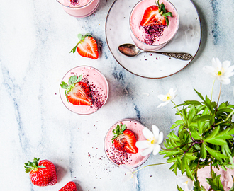 Frozen yoghurt med jordgubbar