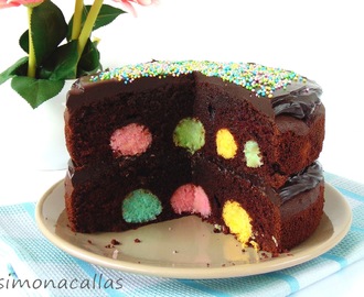 Chocolate Cake with Coconut Cream Cheese Balls / Tort de ciocolata cu bile din cocos