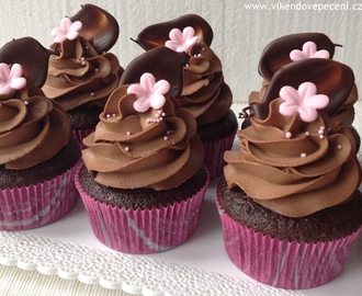 Čokoládové cupcakes plněné slaným karamelem