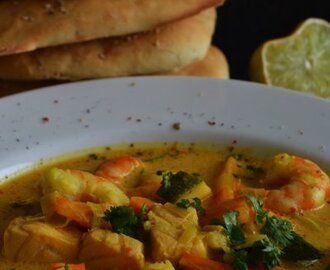 Curry zupa z łososiem i krewetkami