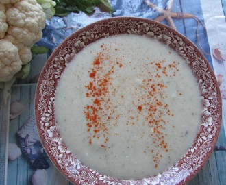 Grecka zupa kalafiorowa z jogurtem