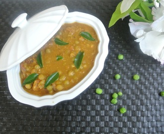 Pachai Pattani Kuzhambu / Green Peas Gravy