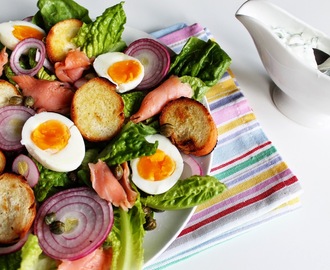 Insalata con uova e salmone/ Салат с яйцом и лососем