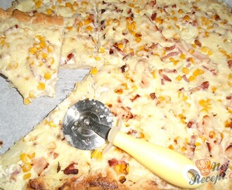 Smetanová pizza s česnekem