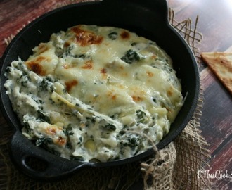 Skillet Spinach and Artichoke Dip