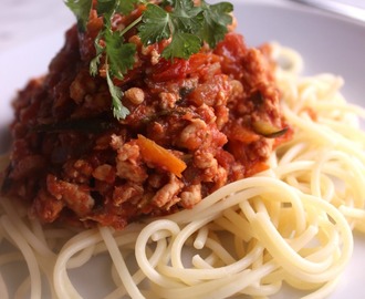 KID APPROVED! Slow cooker healthy chicken spaghetti Bolognese