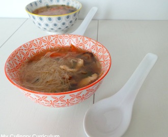 Soupe chinoise (ou presque) aux vermicelles et au poulet (Chinese soup (almost) with noodles and chicken)