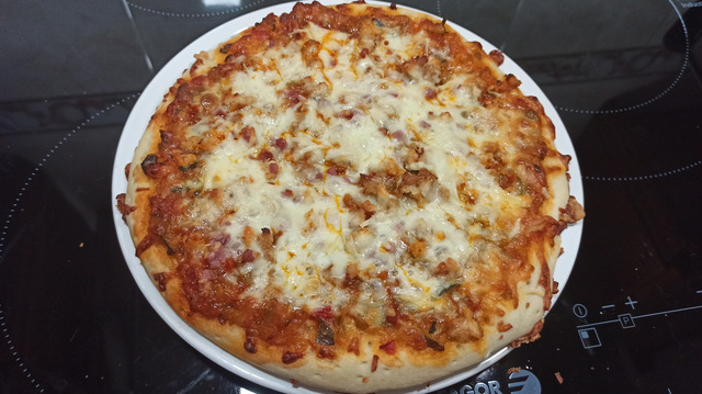 Pizza con Pisto y Jamón