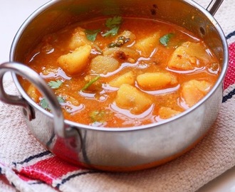 Potato Kurma Recipe / Potato Kurma for Chapathi / Potato Korma