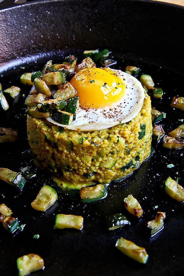 COUSCOUS “ALLA CARBONARA” with diced zucchini and fried eggs
